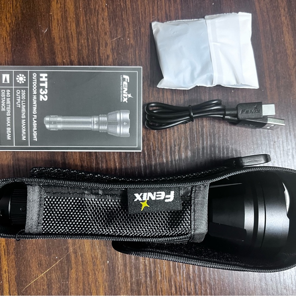 Black Flashlight HT32